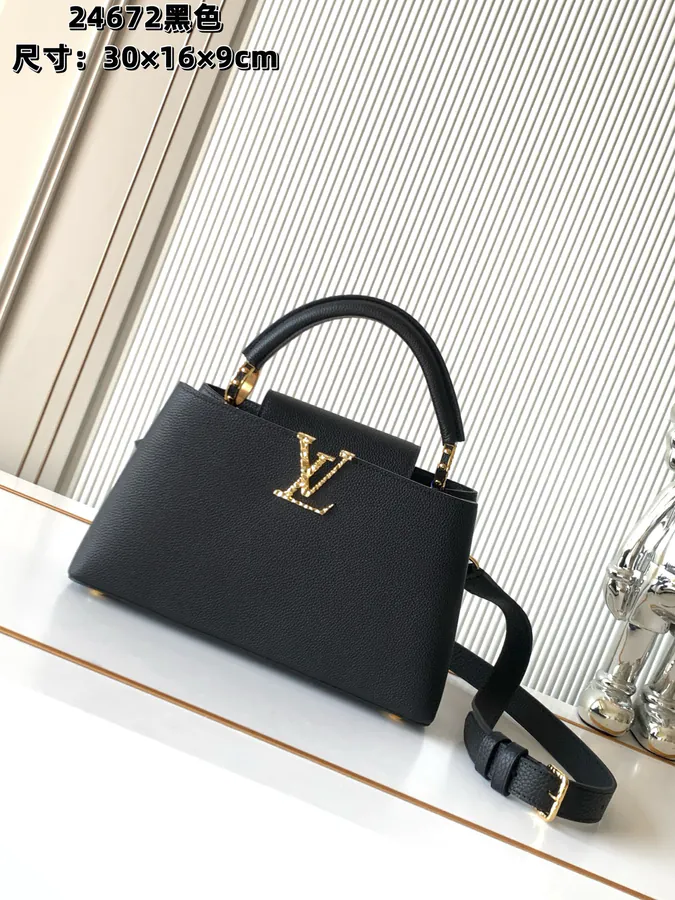 Capucines East West Medium Handbag