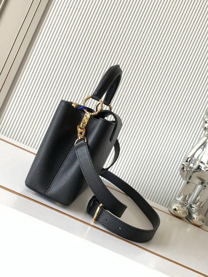 Capucines East West Medium Handbag