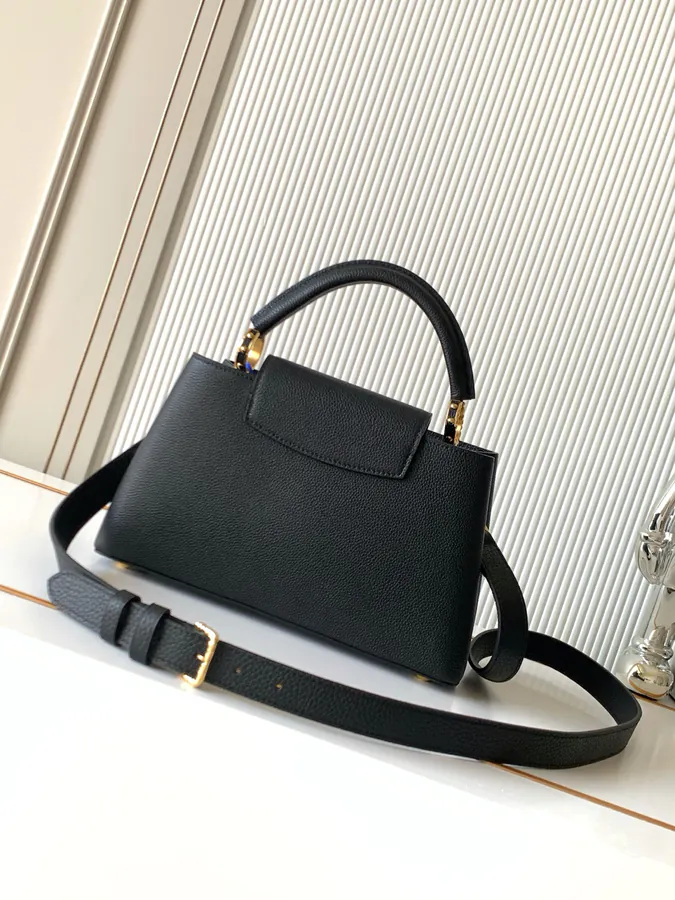 Capucines East West Medium Handbag