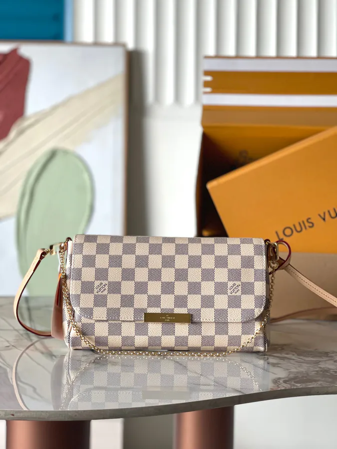 Top Reinforced N41277 Bucket Bag in Large White Grained Calfskin
