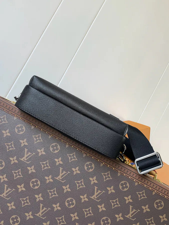 Avenue Crossbody Bag in Taïga Calfskin