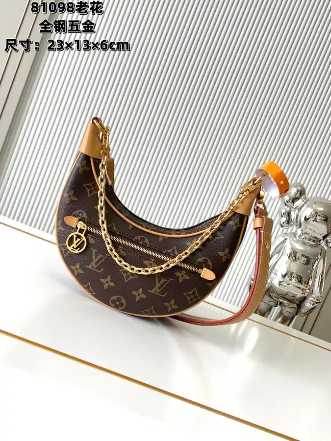 Nicolas Ghesquière Croissant Handbag with Loop 2022 Spring Collection