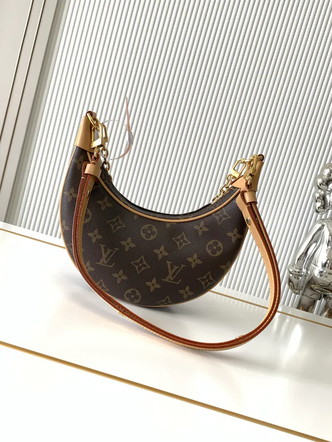 Nicolas Ghesquière Croissant Handbag with Loop 2022 Spring Collection