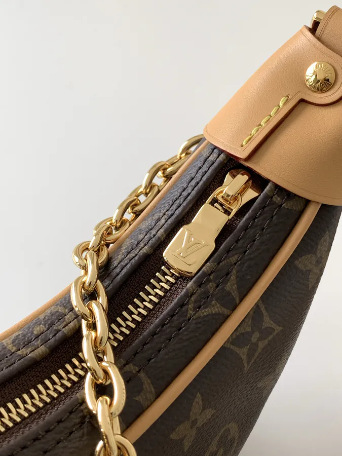 Nicolas Ghesquière Croissant Handbag with Loop 2022 Spring Collection