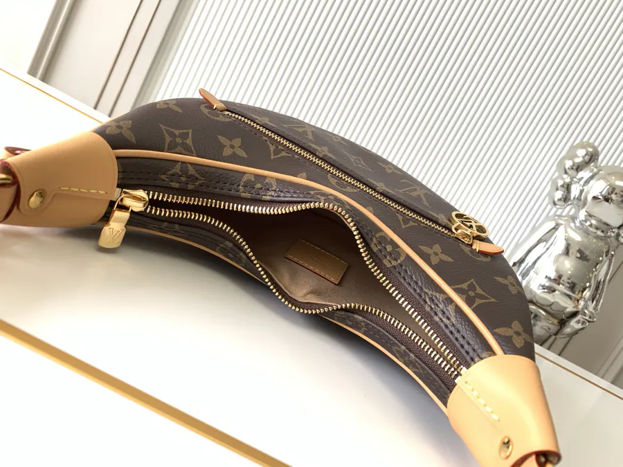 Nicolas Ghesquière Croissant Handbag with Loop 2022 Spring Collection