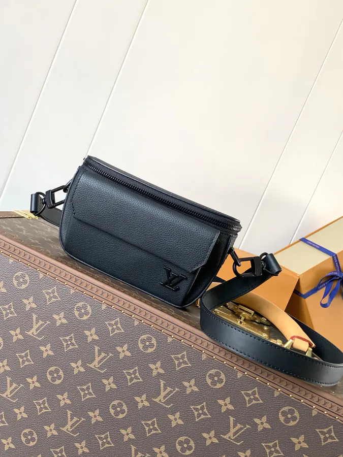 Pilot Mini Tote in Black Grained Calfskin