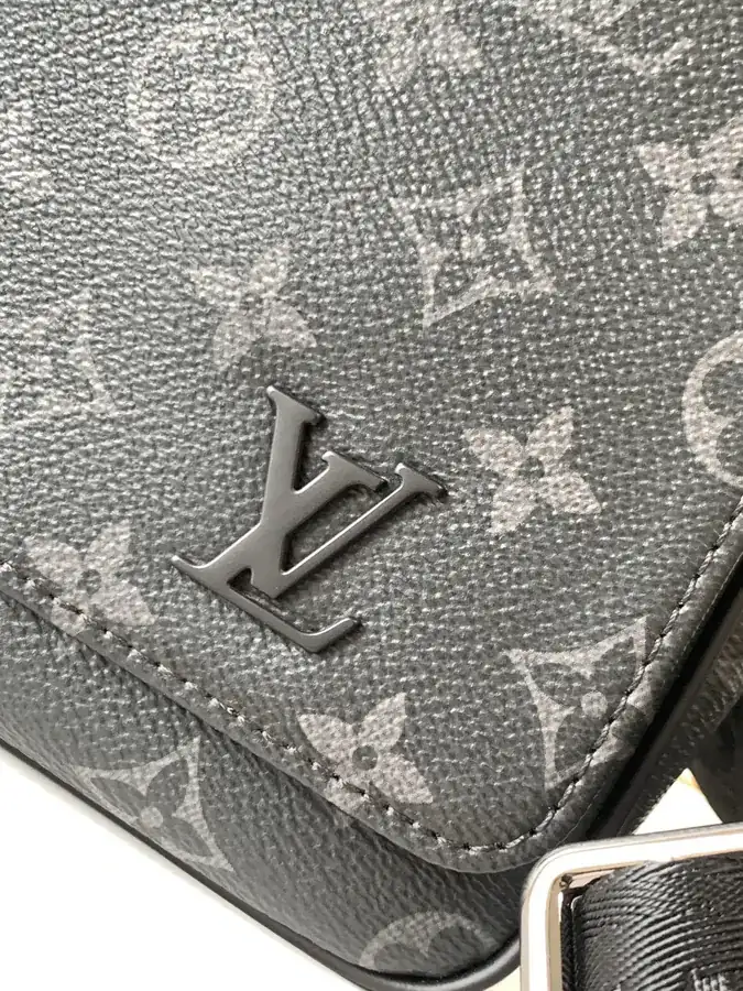 District Small Messenger Bag Taïga Leather