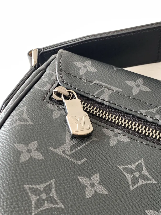 District Small Messenger Bag Taïga Leather