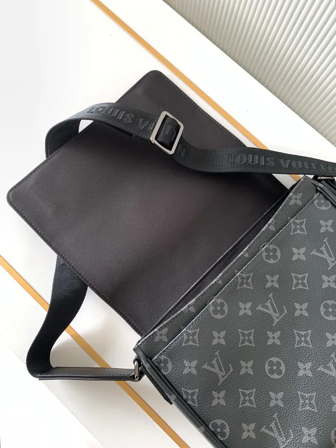 District Small Messenger Bag Taïga Leather