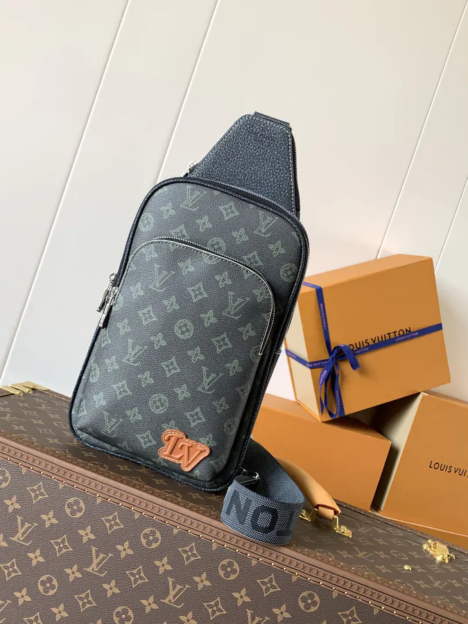 Avenue Tote in Damier Graphite Canvas