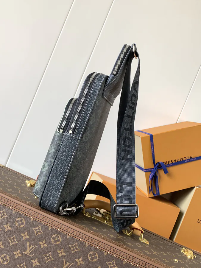 Avenue Tote in Damier Graphite Canvas
