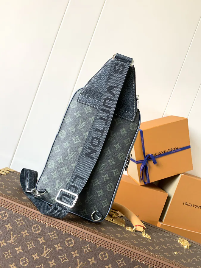 Avenue Tote in Damier Graphite Canvas