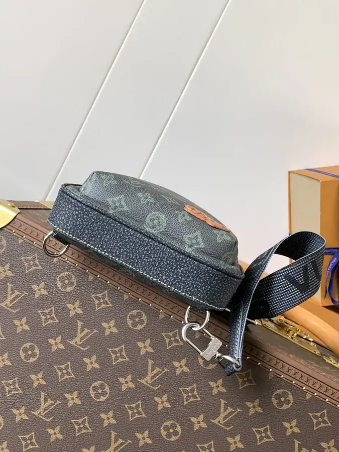Avenue Tote in Damier Graphite Canvas