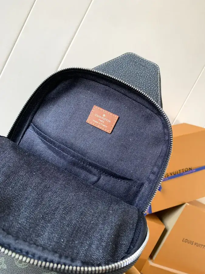 Avenue Tote in Damier Graphite Canvas
