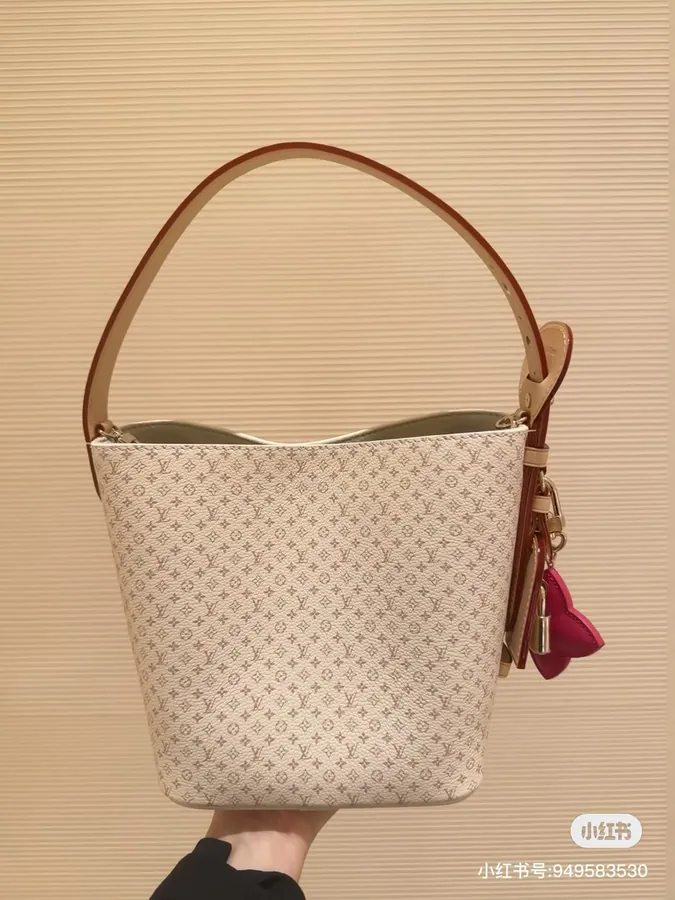 M15130 All In BB Bucket Bag in Sand Dune