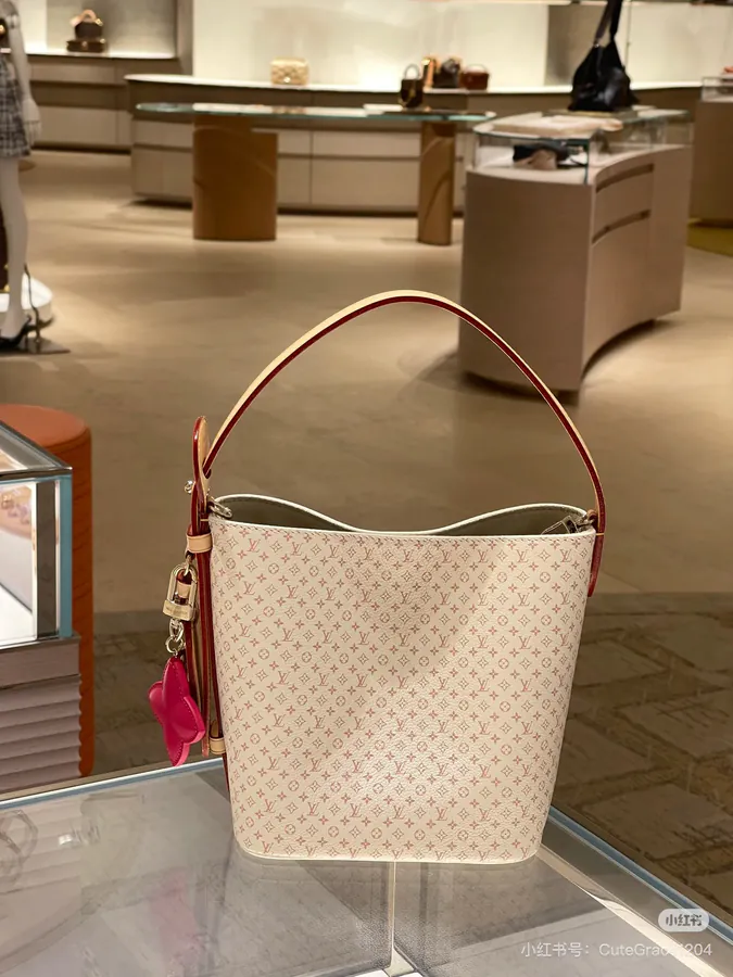M15130 All In BB Bucket Bag in Sand Dune