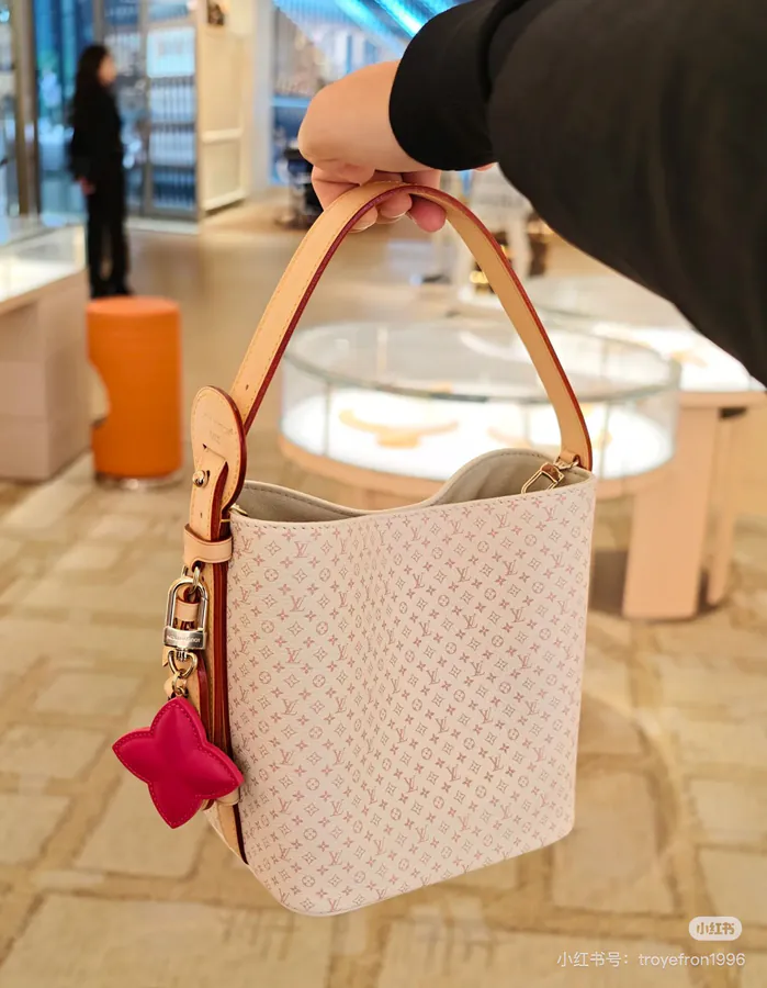 M15130 All In BB Bucket Bag in Sand Dune
