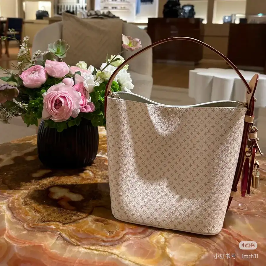 M15130 All In BB Bucket Bag in Sand Dune