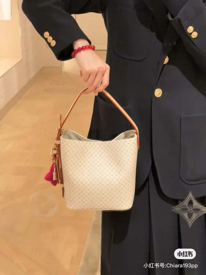 M15130 All In BB Bucket Bag in Sand Dune