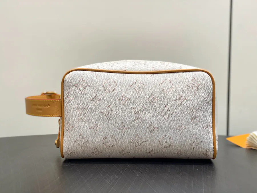 Loer Do Kit Washbag Monogram Heritage Canvas, Season New