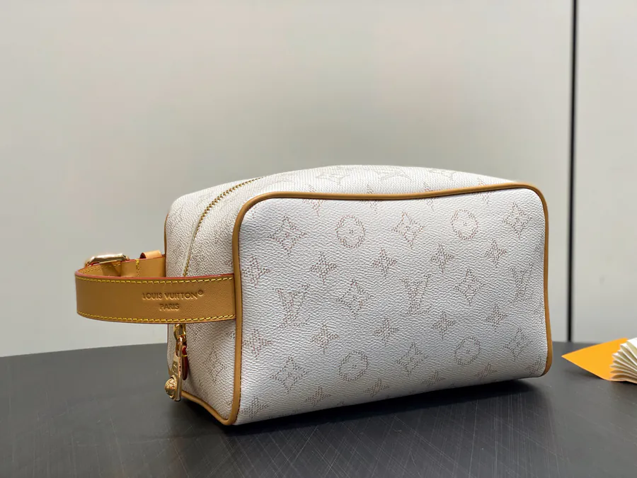 Loer Do Kit Washbag Monogram Heritage Canvas, Season New