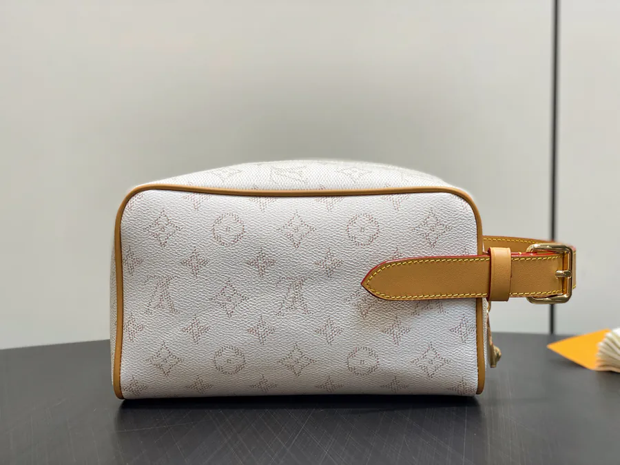Loer Do Kit Washbag Monogram Heritage Canvas, Season New