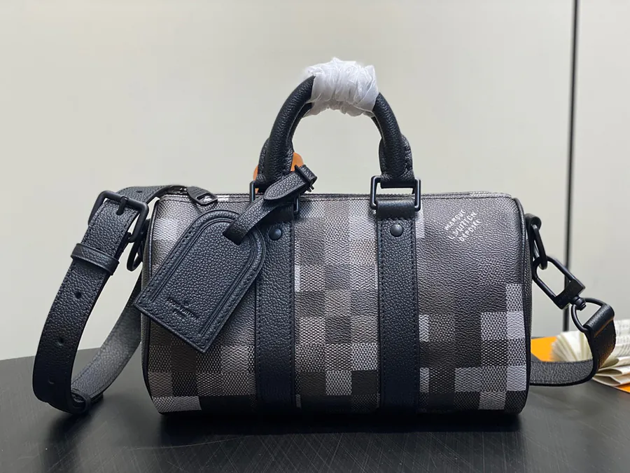 P500 M14919 Black Grid Pillow Bag