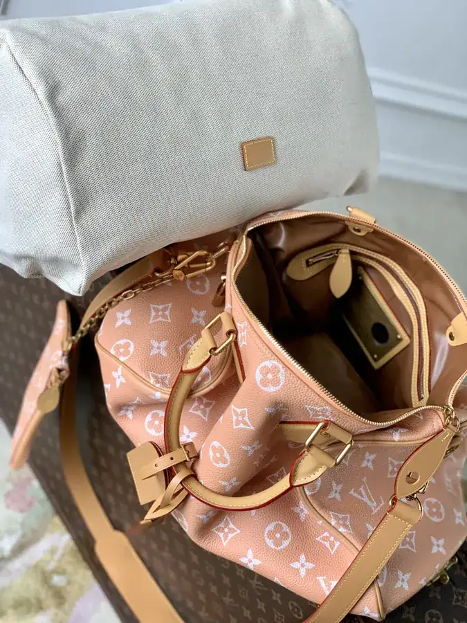 Pharrell Williams Speedy P9 Bandoulière 40 in Pink