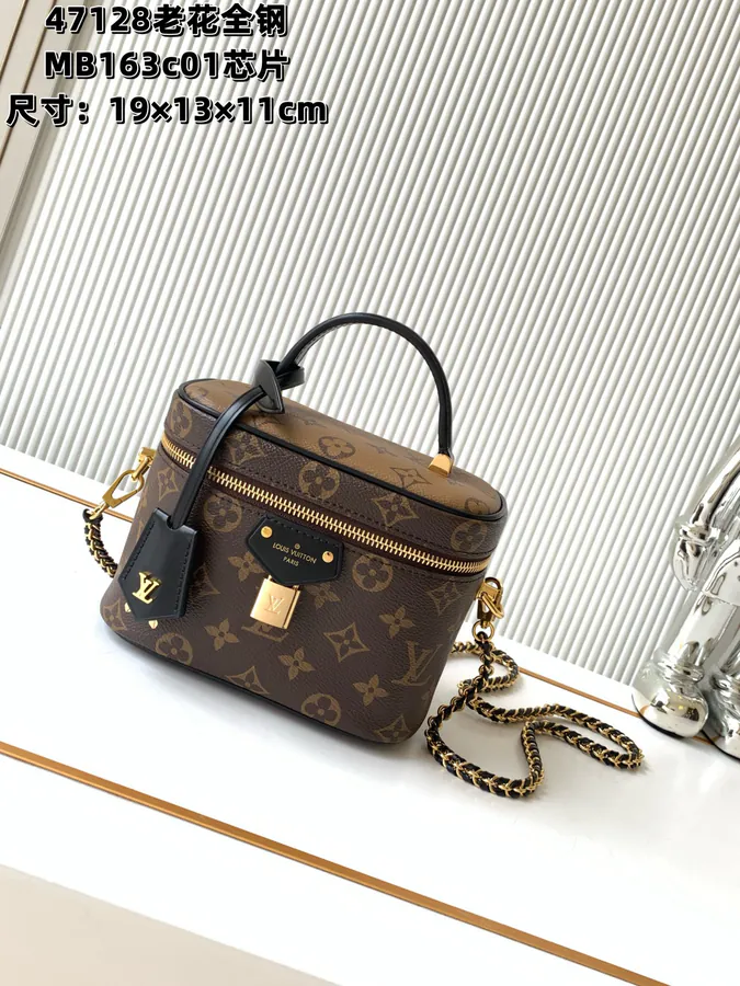 Nice Cosmetic Bag Italian A Grade Leather, Full Steel Hardware, MB163c01 Dynamic Code Chip