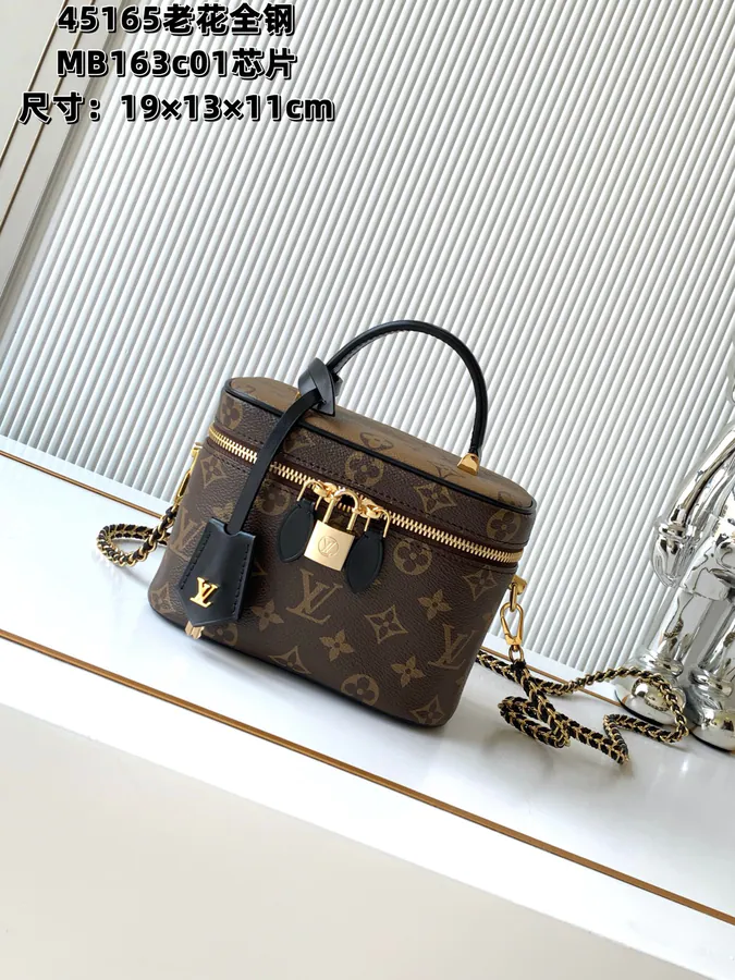 Nice Cosmetic Bag Premium Italian Leather with Dynamic Chip