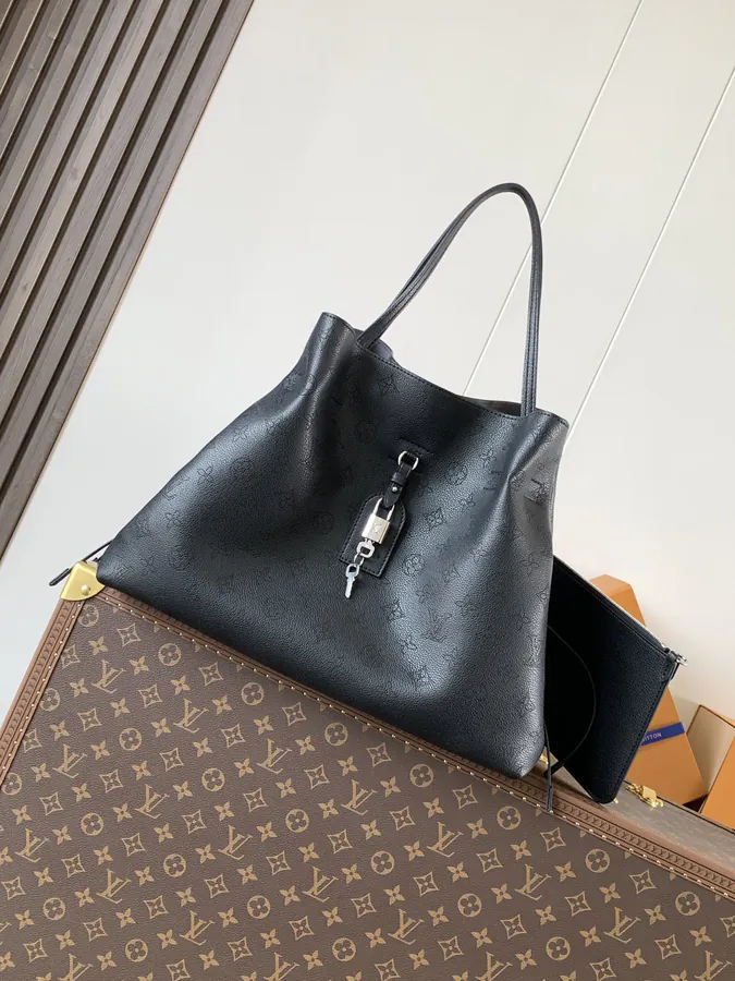 Boundless Handbag Mahina Series, Dynamic 163, Grained Calfskin