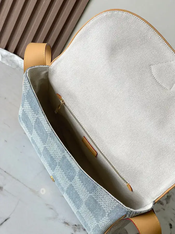 Montsouris Midsize Messenger Bag