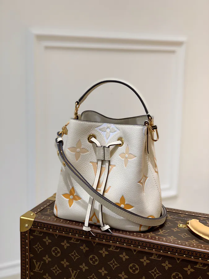 NéoNoé BB Bucket Bag with Monogram Giant Pattern