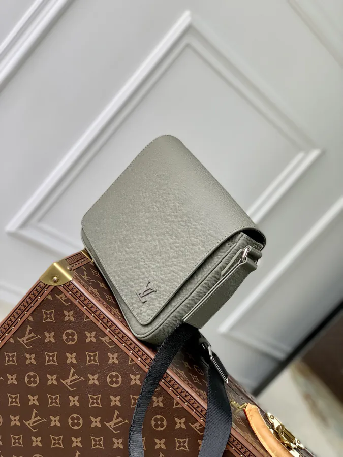 District Small Briefcase in Green