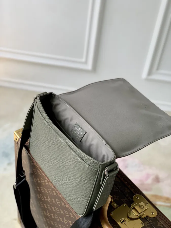 District Small Briefcase in Green