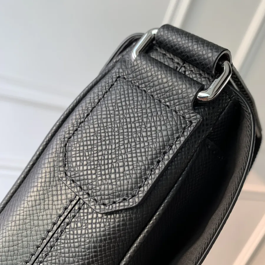 District Mini Post Bag in Taïga Leather