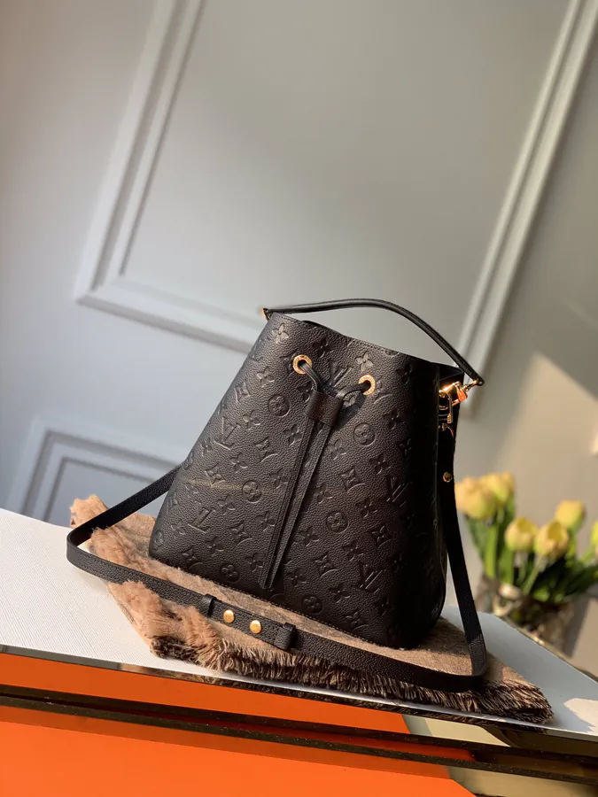 NéoNoé Mid Sized Bucket Bag in Monogram Empreinte
