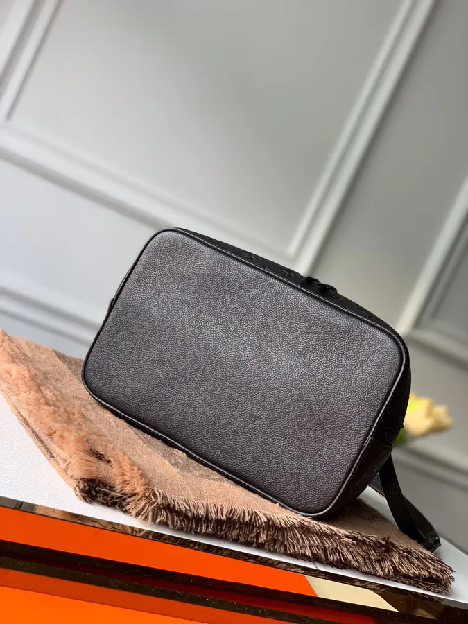 NéoNoé Mid Sized Bucket Bag in Monogram Empreinte