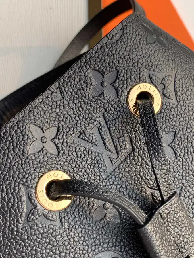 NéoNoé Mid Sized Bucket Bag in Monogram Empreinte