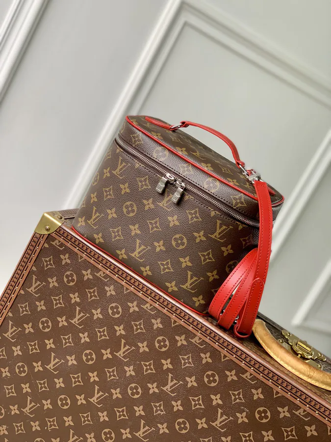 Nice Vanity Cosmetic Bag in Red