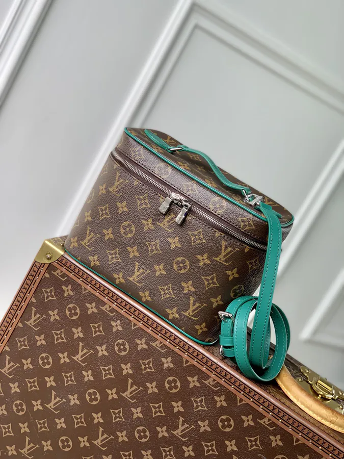 Nice Vanity Cosmetic Bag in Green