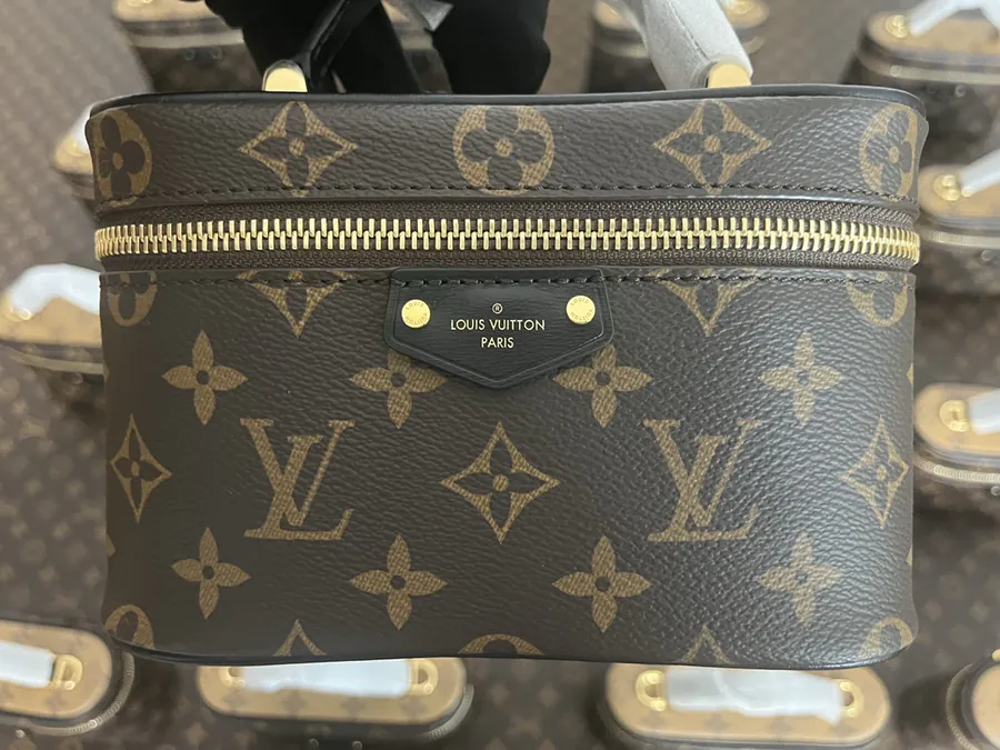 VANITY CHAIN POUCH Mini Cosmetic Bag