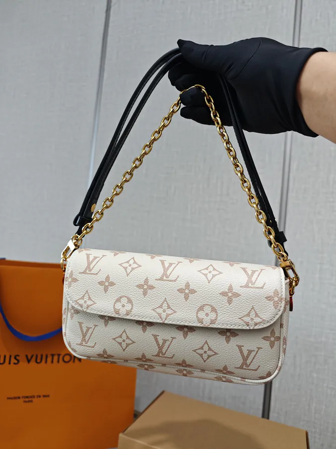 Ivy Exclusive Crossbody Bag in Sand Dune