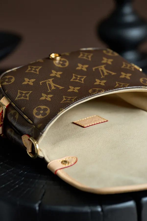 SAUMUR BB Handbag Italian Crafted, Premium Materials