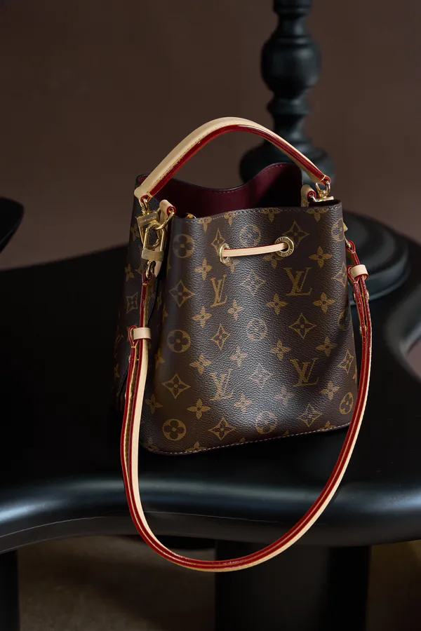 NÉONOÉ BB Handbag Italian Made