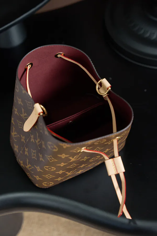 NÉONOÉ BB Handbag Italian Made