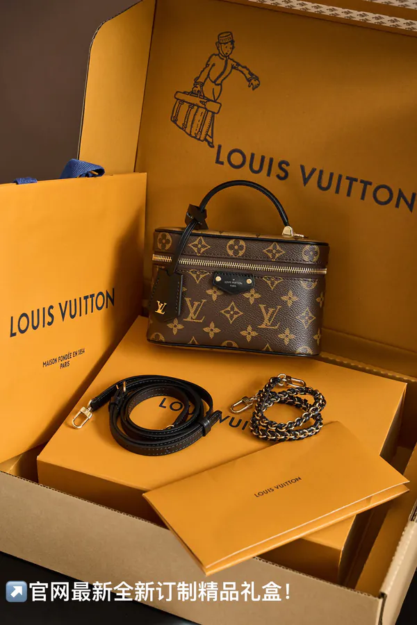 Vanity Chain Pouch Italian Made