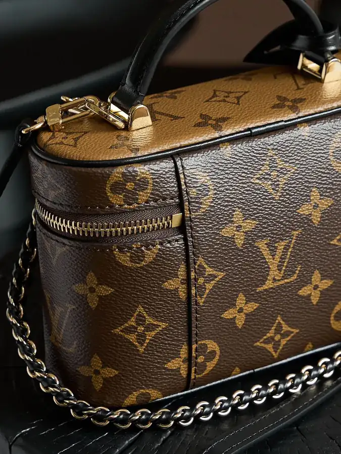 Vanity Chain Pouch Italian Made