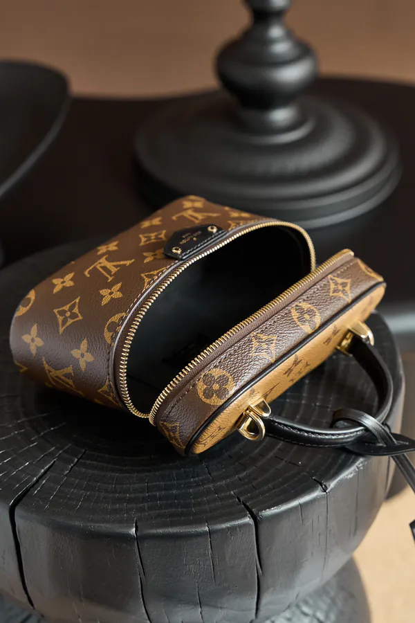 Vanity Chain Pouch Italian Made