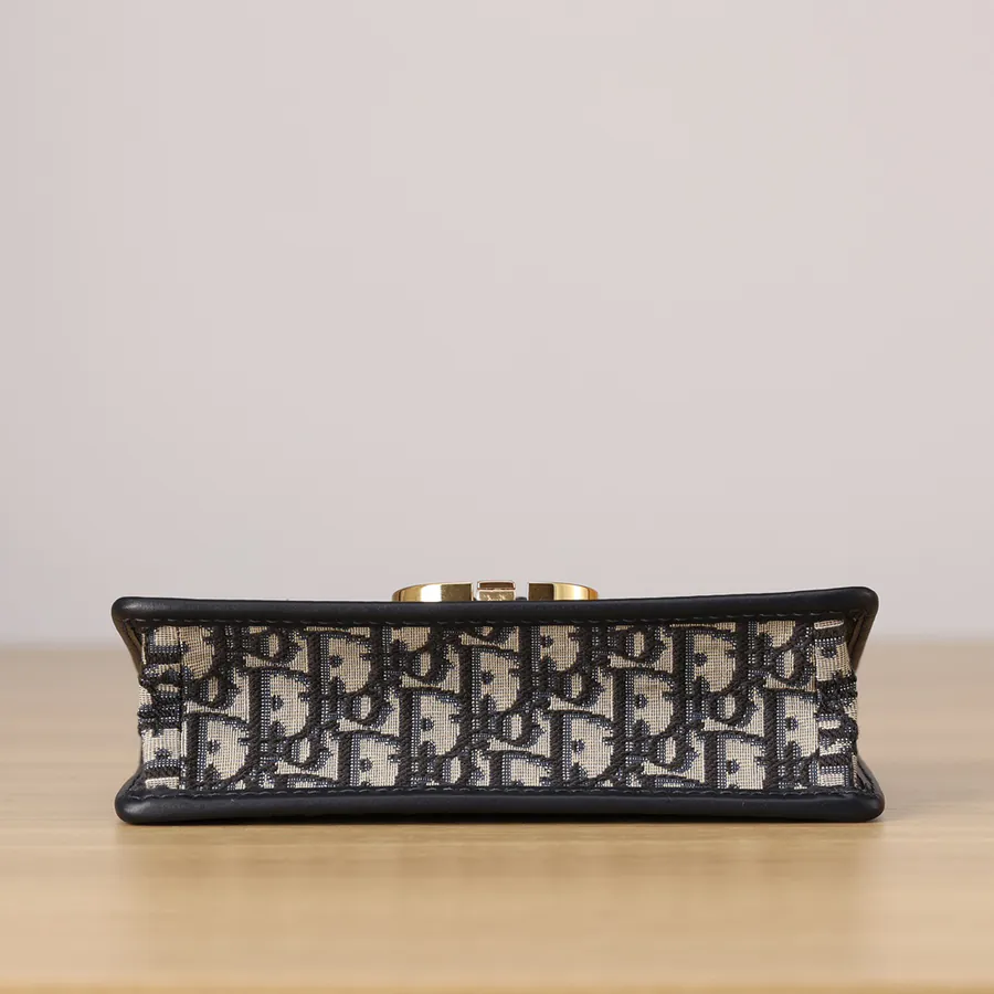 30 Montaigne East West Chain Bag Mini Size